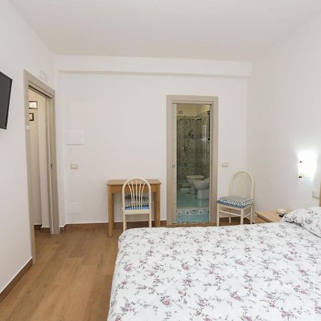 La dea bendata Minori Esterno foto