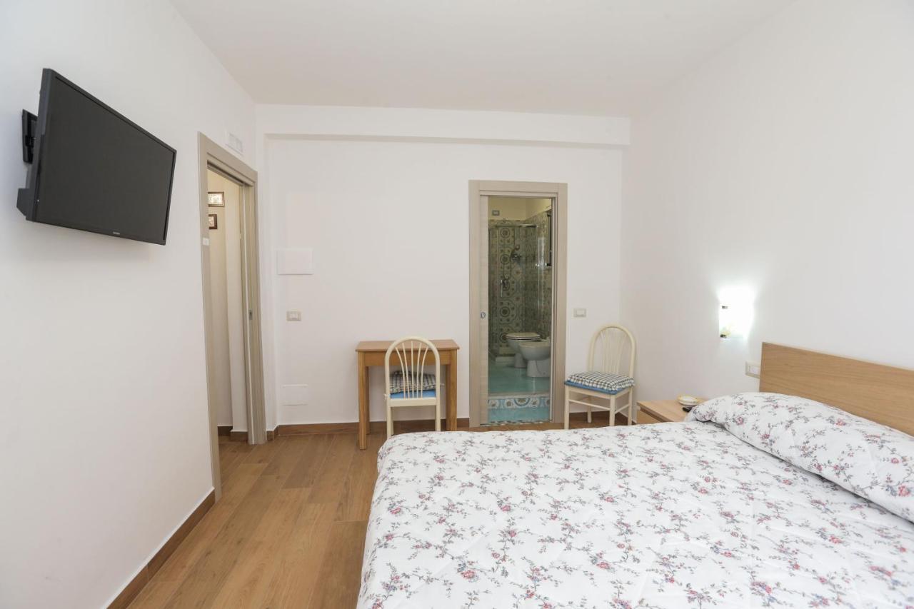 La dea bendata Minori Esterno foto